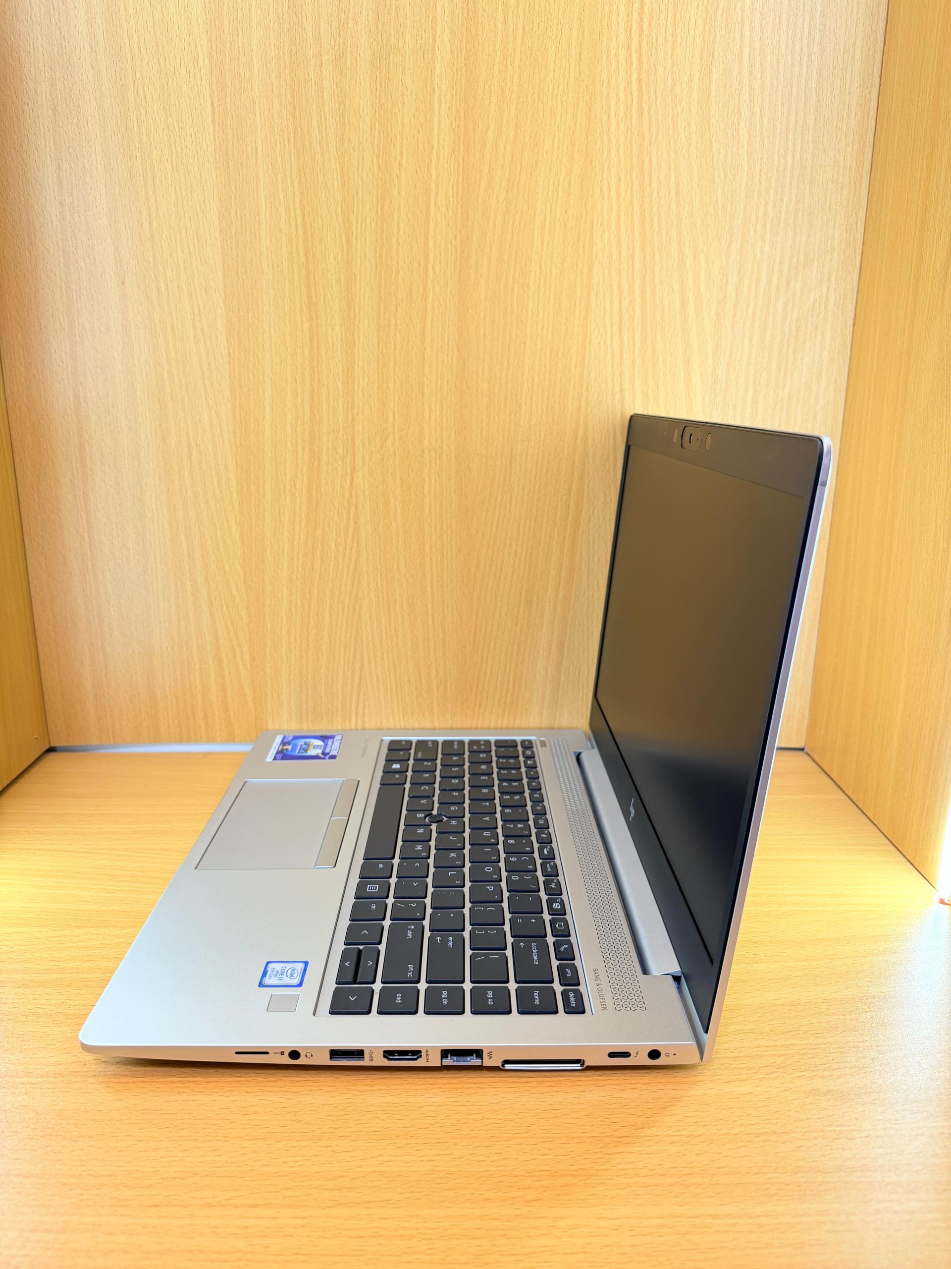 Hp Elitebook 840 G5
Core i5
8gb ram
8th Gen
256gb ssd
14 Inches
Typc C Port
Keyboard Backlite 
Hdmi Port 
Simcard Slot
webcam
Wi-Fi 
Bluetooth
Face Recognition 
Fingerprint Lock
Type c port 
Ultraslim
Battery 3-4Hrs